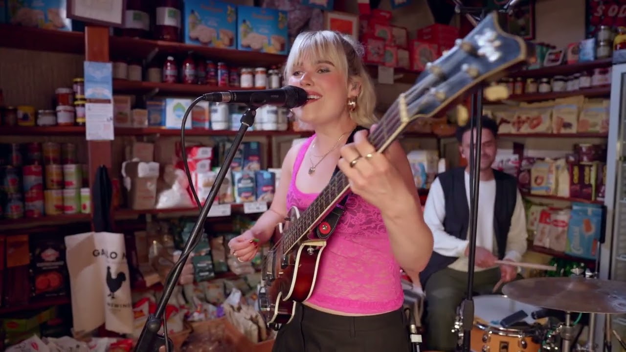 Lily Moore | Castles In The Sky (Live)