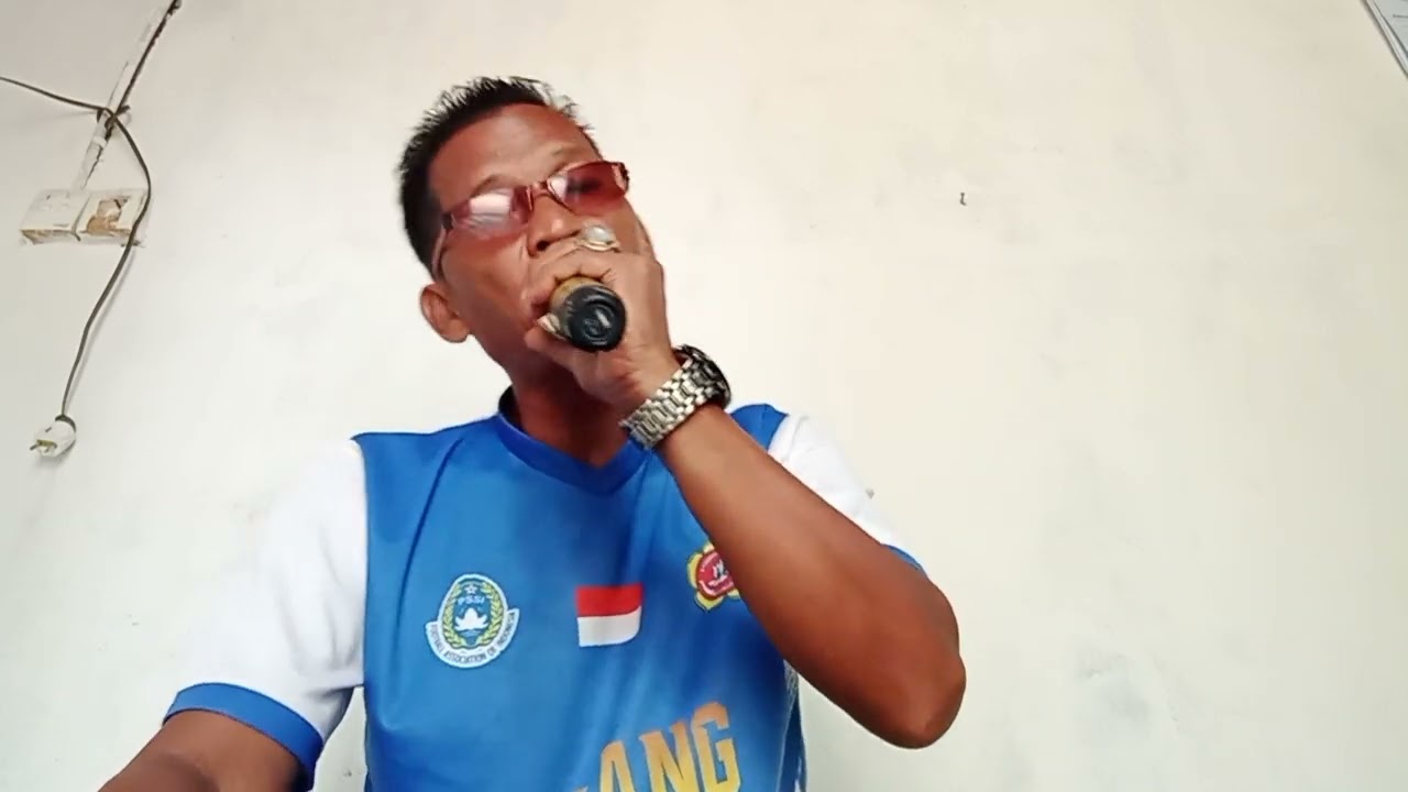 Satu buah lagu ciptaan Bg hj Rhoma irama..gala gala.. bang udin official tv