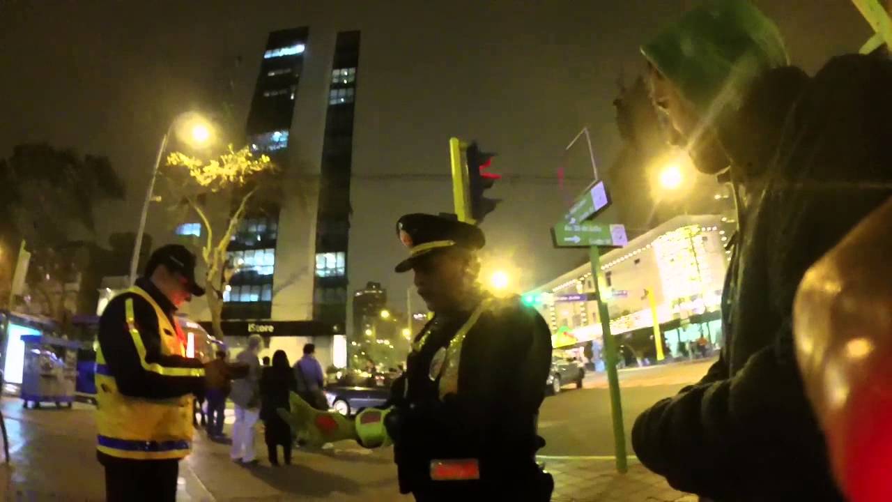 Polic&iacute;as corruptos en Lima -Per&uacute;  Police Corruption (Film Subject)
