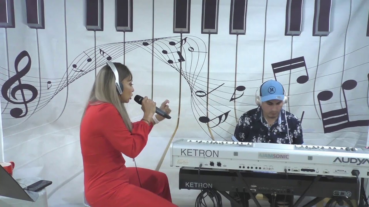 ACUSTICO CON DIANA MENDIOLA “BATSHEVA”