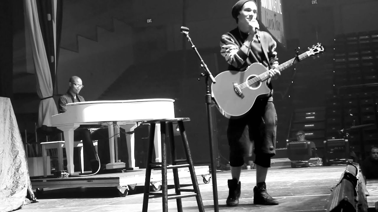 #AustinMahoneTour #TourLife Ep 13 Austin sings Nico & Vinz 