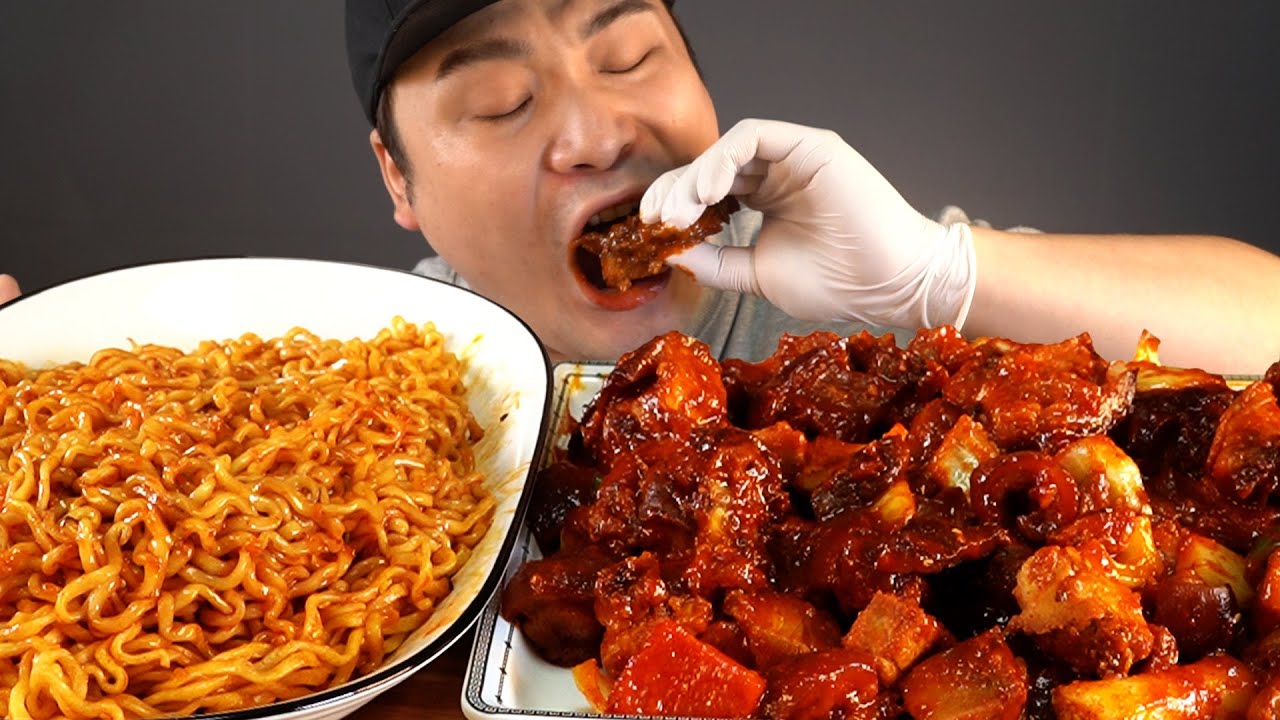 화끈하게 매운 불족발과 불닭볶음면 먹방~!! 리얼사운드 ASMR social eating Mukbang(Eating Show)