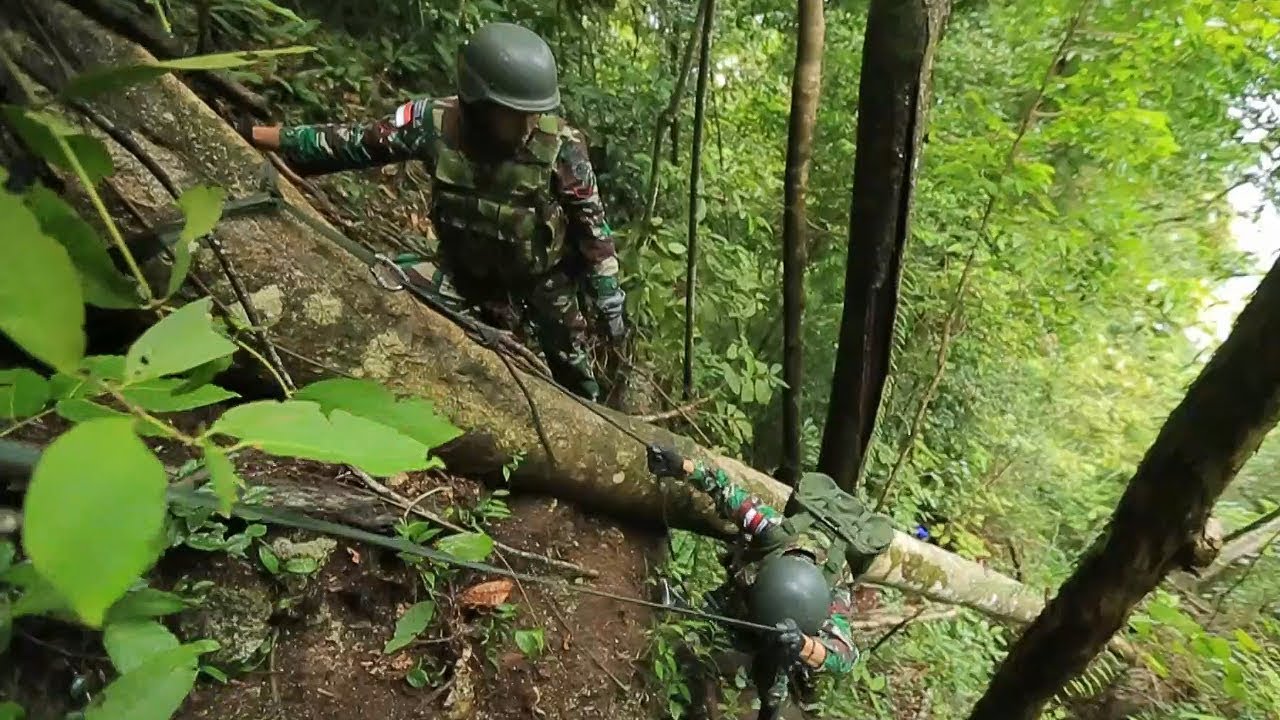 GARUDA - Satgas Pamtas Indonesia Papua Nugini Yonif Para Raider 501Bajra Yudha