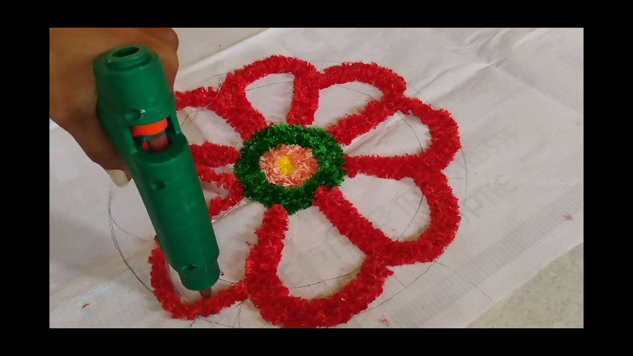 बॅनर वापरून बनवलेली फर उलन रांगोळी 