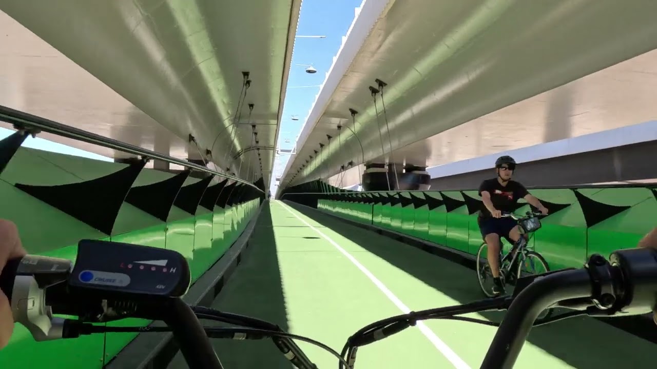🟡 Docklands to Footscray via Veloway #melbourne #travel #explore #melbournecycling #cycling 