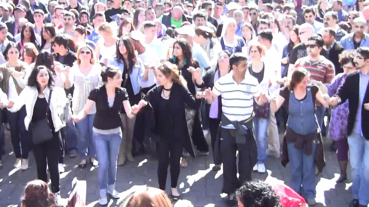 Grup Canerenler - Halay POWER Part 2 / 1 Mai 2011 am Marianenplatz / FULL HD