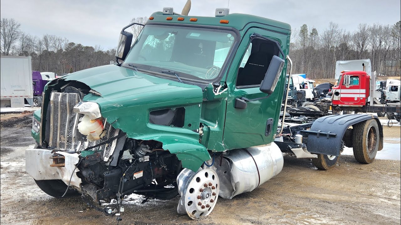 (L00574)  2024 Western Star 47X, TRUCK-