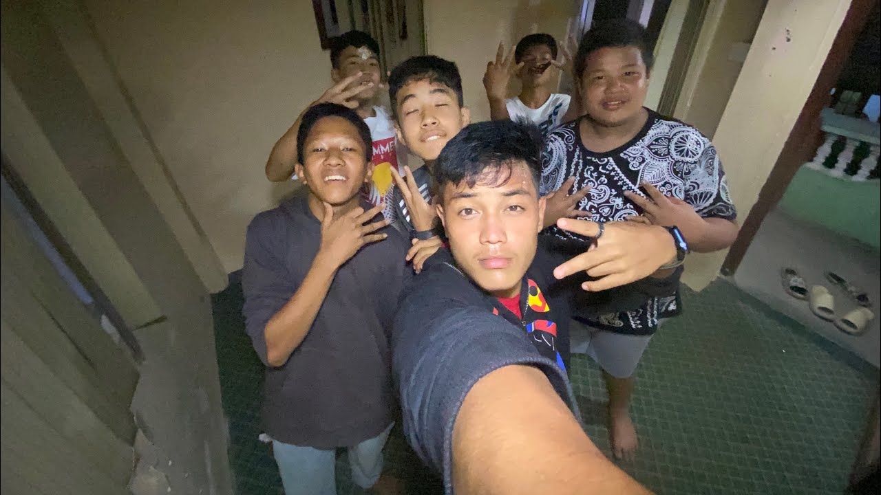 swimming with my friends ✌🏾|| and going to my friend birthday￼ party￼ 🔥