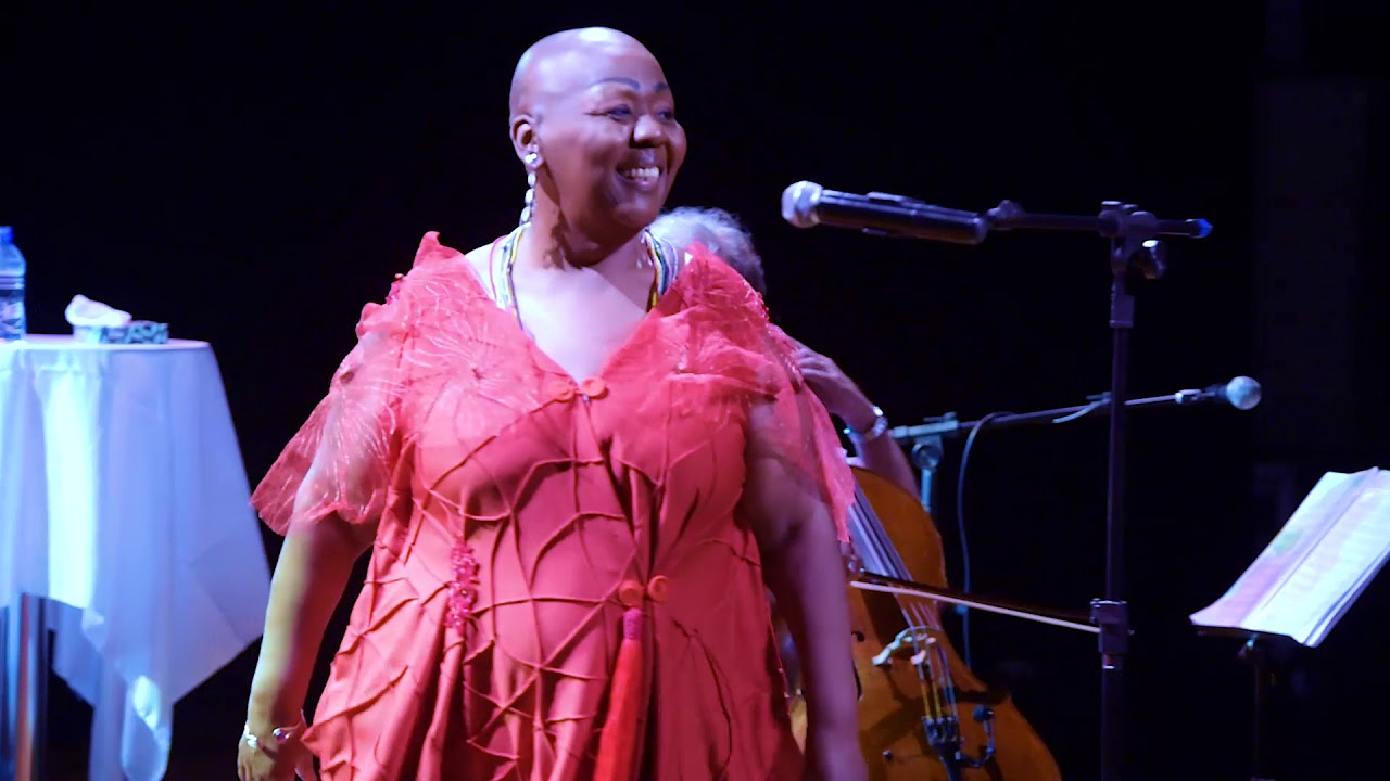 Virgínia Rodrigues interpreta Dembwa - 10 de Agosto (Tiganá Santana)