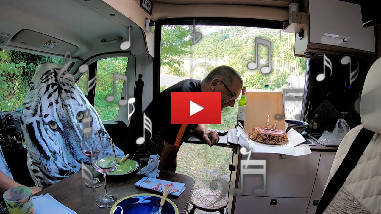 On fête mon anniversaire en Fourgon Laïka Kosmo 6.0 à la rivière d'Ain avec les fistons.