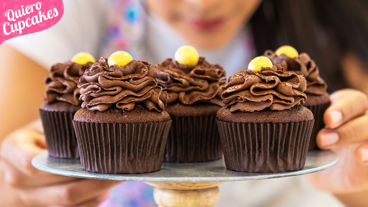 CUPCAKES DE CHOCOLATE IRRESISTIBLES CON UN TOQUE DIFERENTE 🍫 | QUIERO CUPCAKES