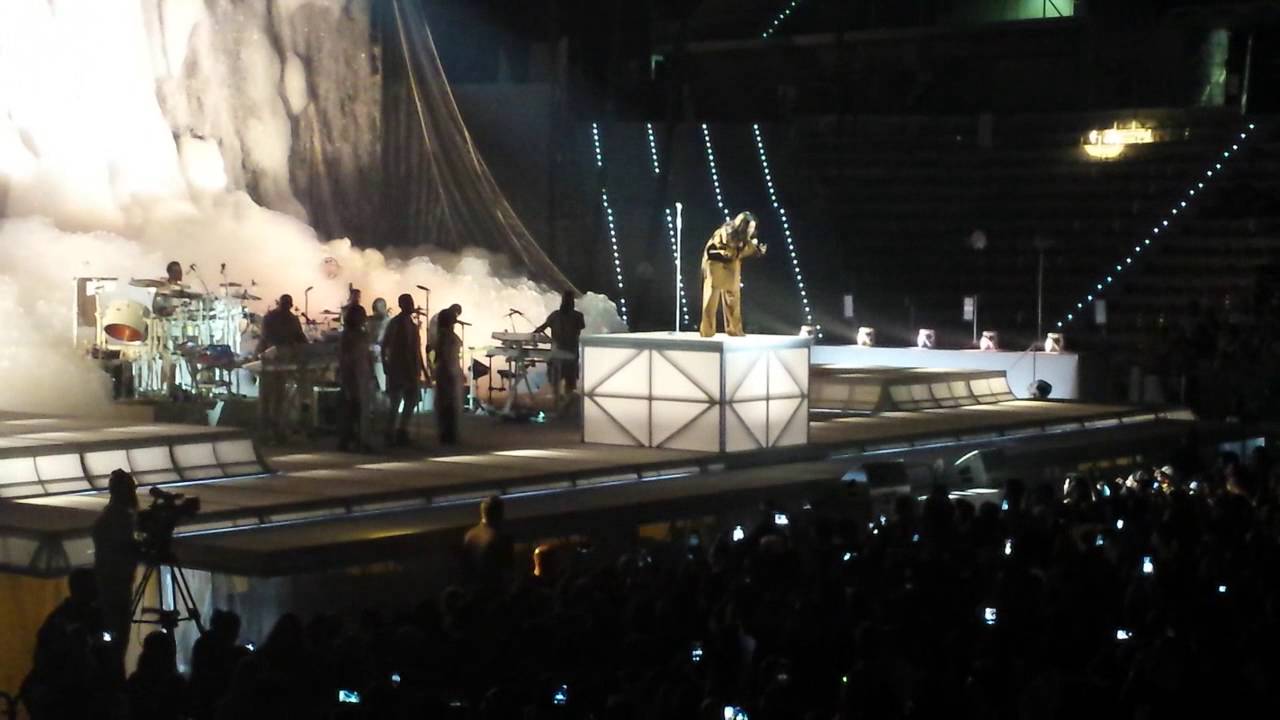 Rihanna - 