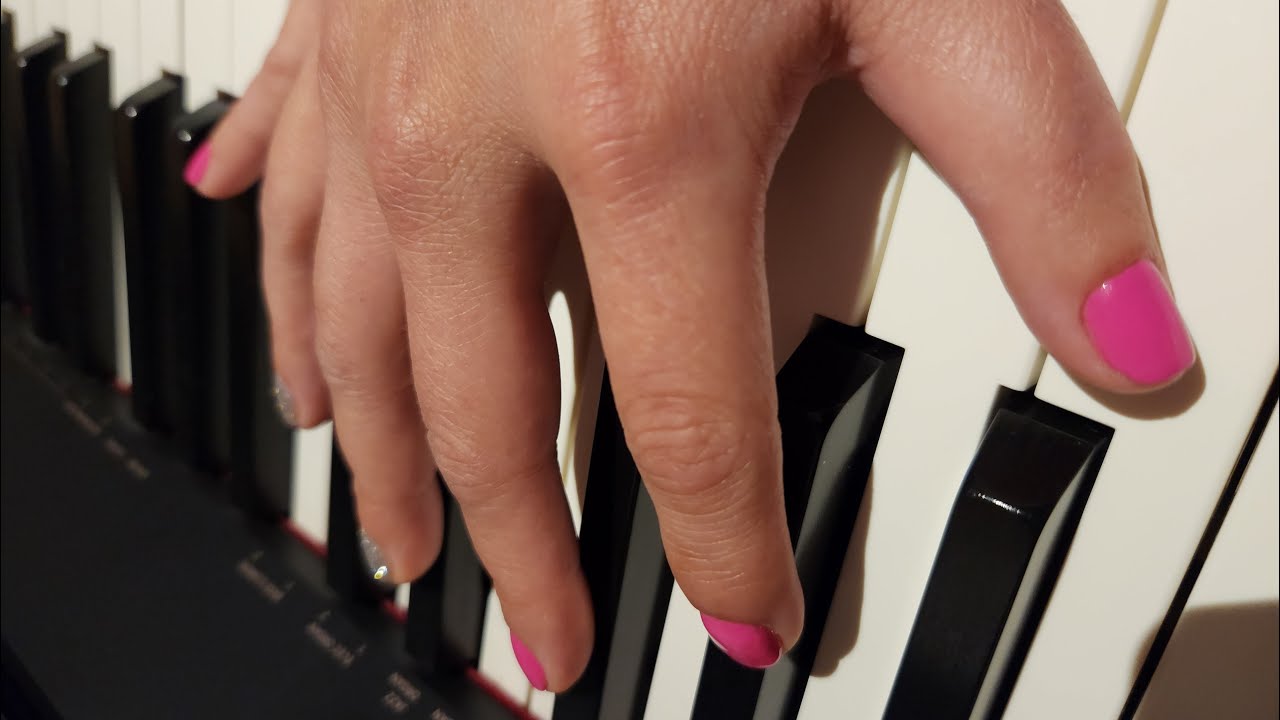 Piano practice is hard… but I’m not giving up. 🙂Franz Schubert: Walzer H-Moll #sixfingers