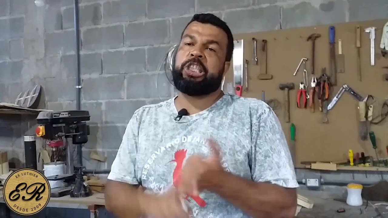 como higienizar e hidratar a escala do violão, cavaco, guitarra ou viola.
