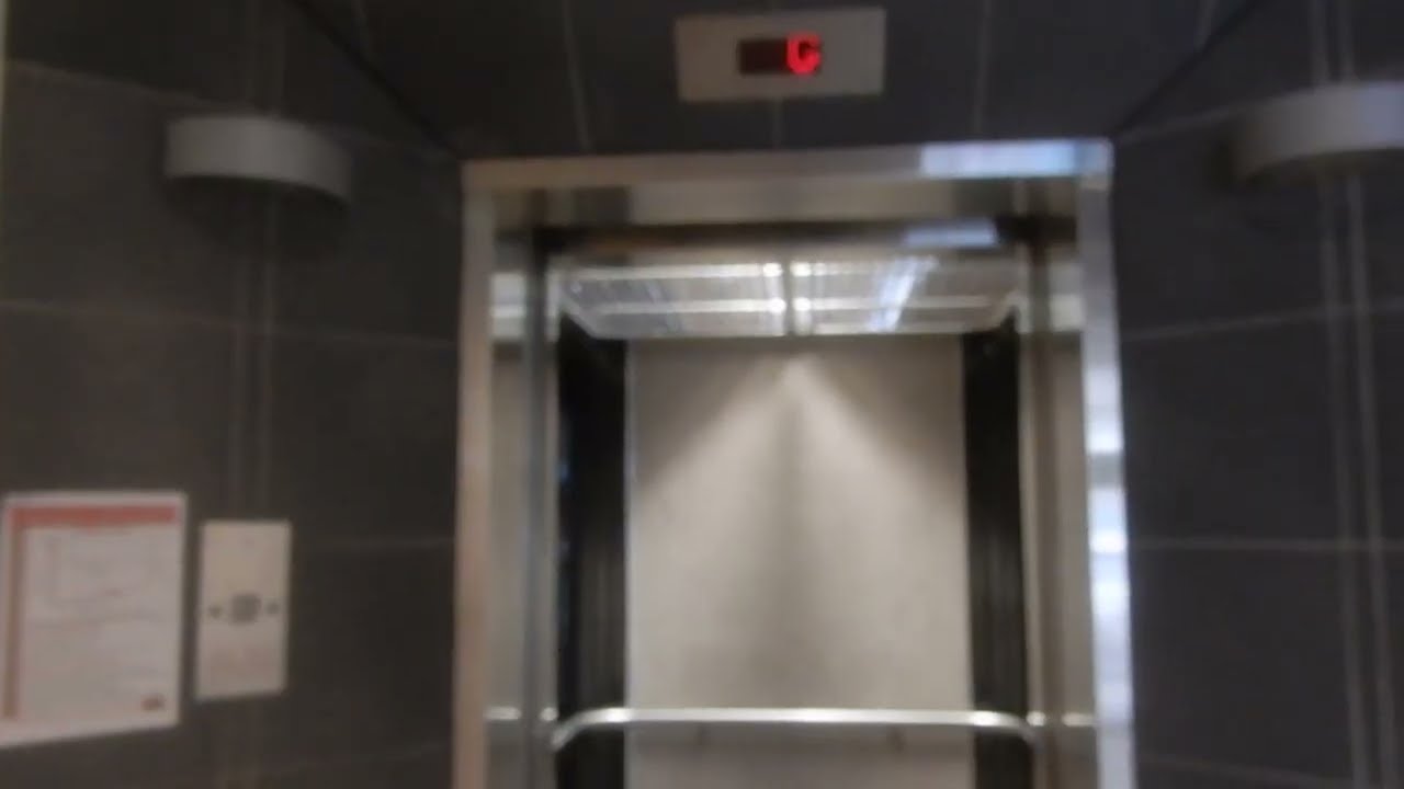 Banking the express: Express Hydraulic elevator at Cnr High and Margaret Streets, Lower Hutt, NZ