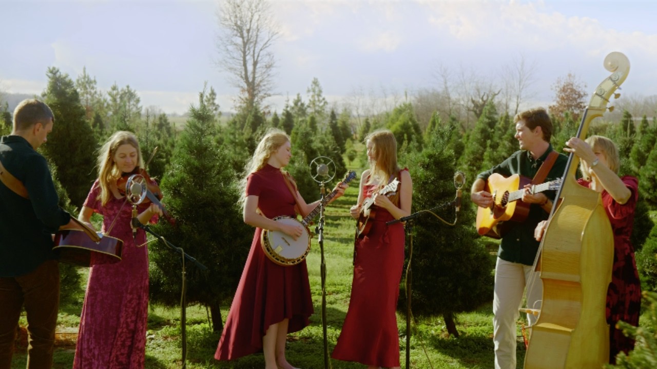 Angels We Have Heard On High - The Petersens (LIVE)