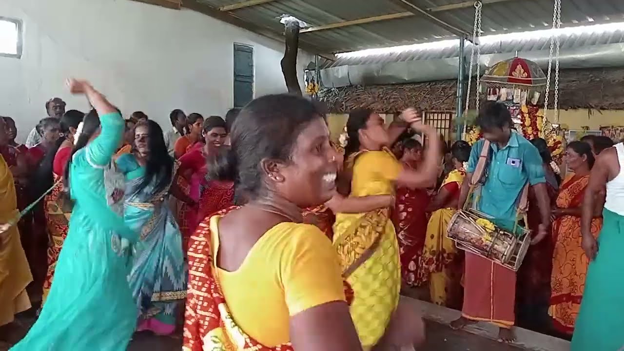 28-06-2022 இன்று அமாவாசை ஊஞ்சல் உற்சவம், பெண்கள் சாமி வந்து ஆவேசமாக ஆடும் காட்சி, புத்து கோவில்