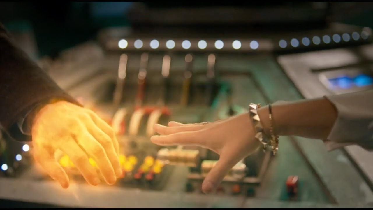 The Time of the Doctor - Skyfall (Doctor Who x James Bond [Fan MV] )