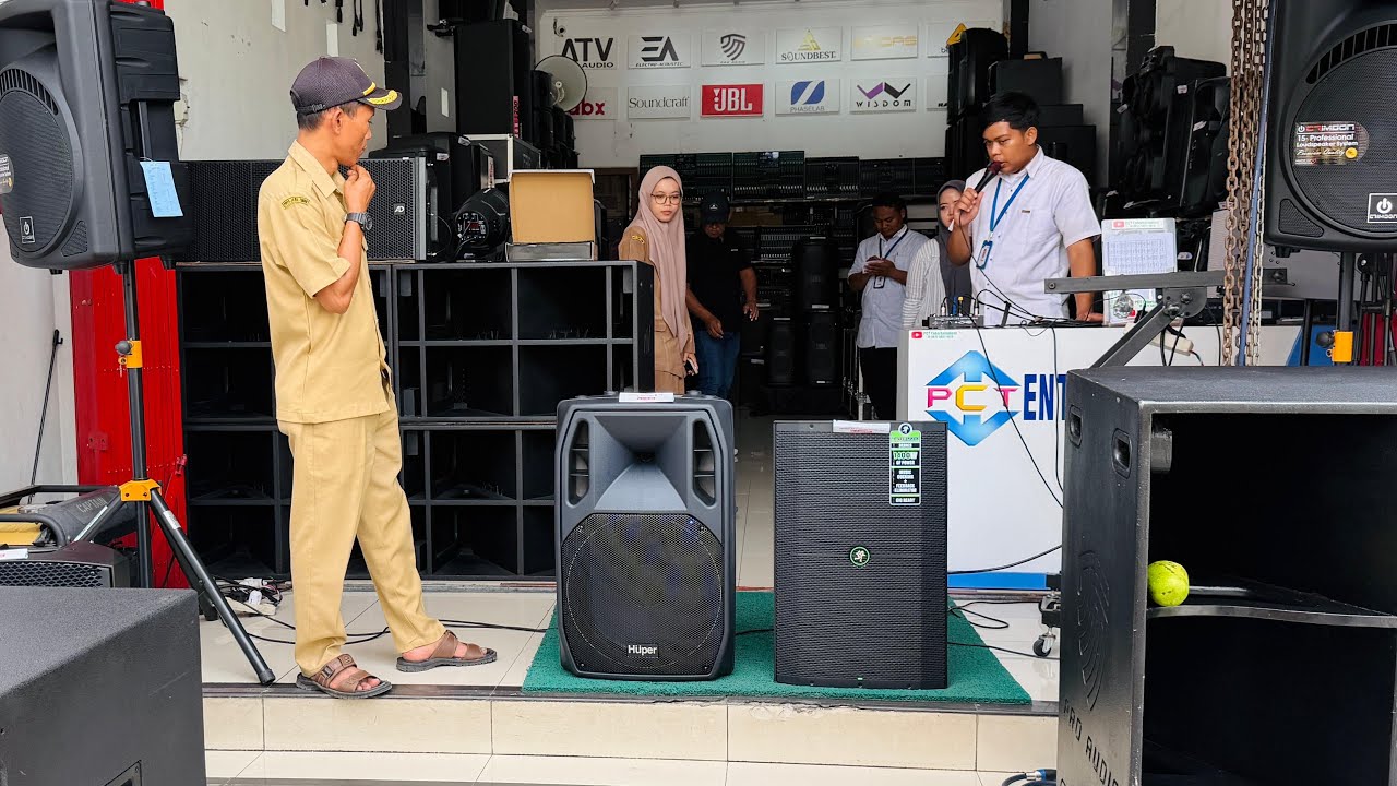 Pembeli Minta bandingkan HUPER AK15 dengan MACKIE THUMP 215