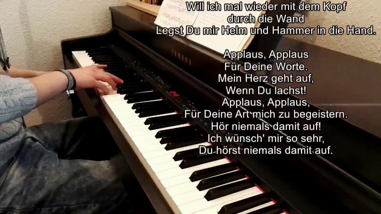 APPLAUS, APPLAUS | SPORTFREUNDE STILLER (Piano Cover with Lyrics on screen)
