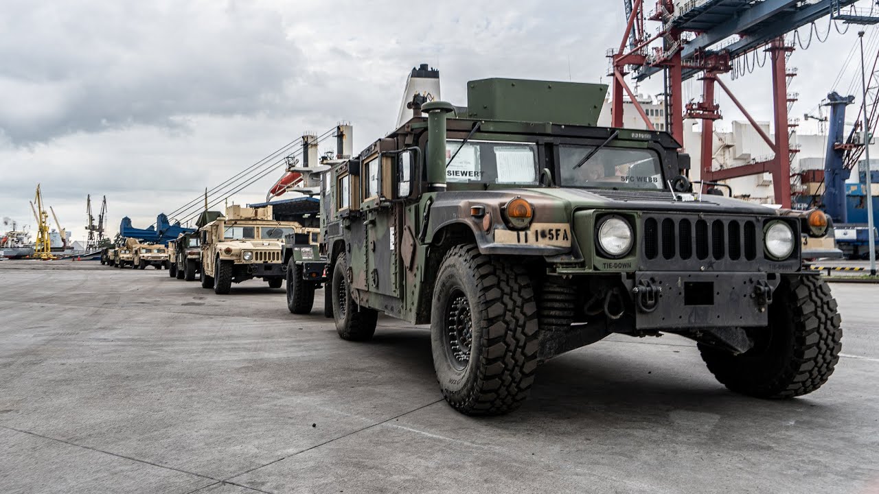 US Army już w Porcie Gdańsk. Zobacz ciężki sprzęt bojowy, który przypłynął z Teksasu [WIDEO]