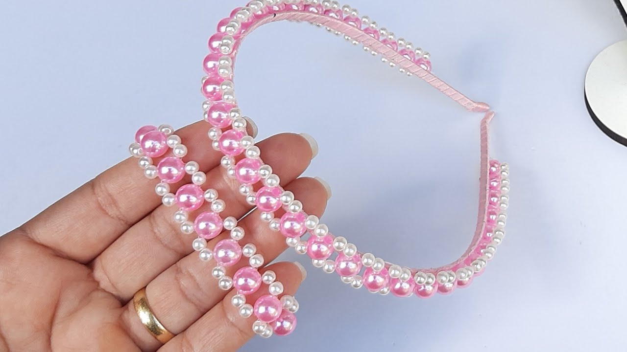 Tiara de pérolas com pulseiras bem delicada/ by mimos da gerlucia