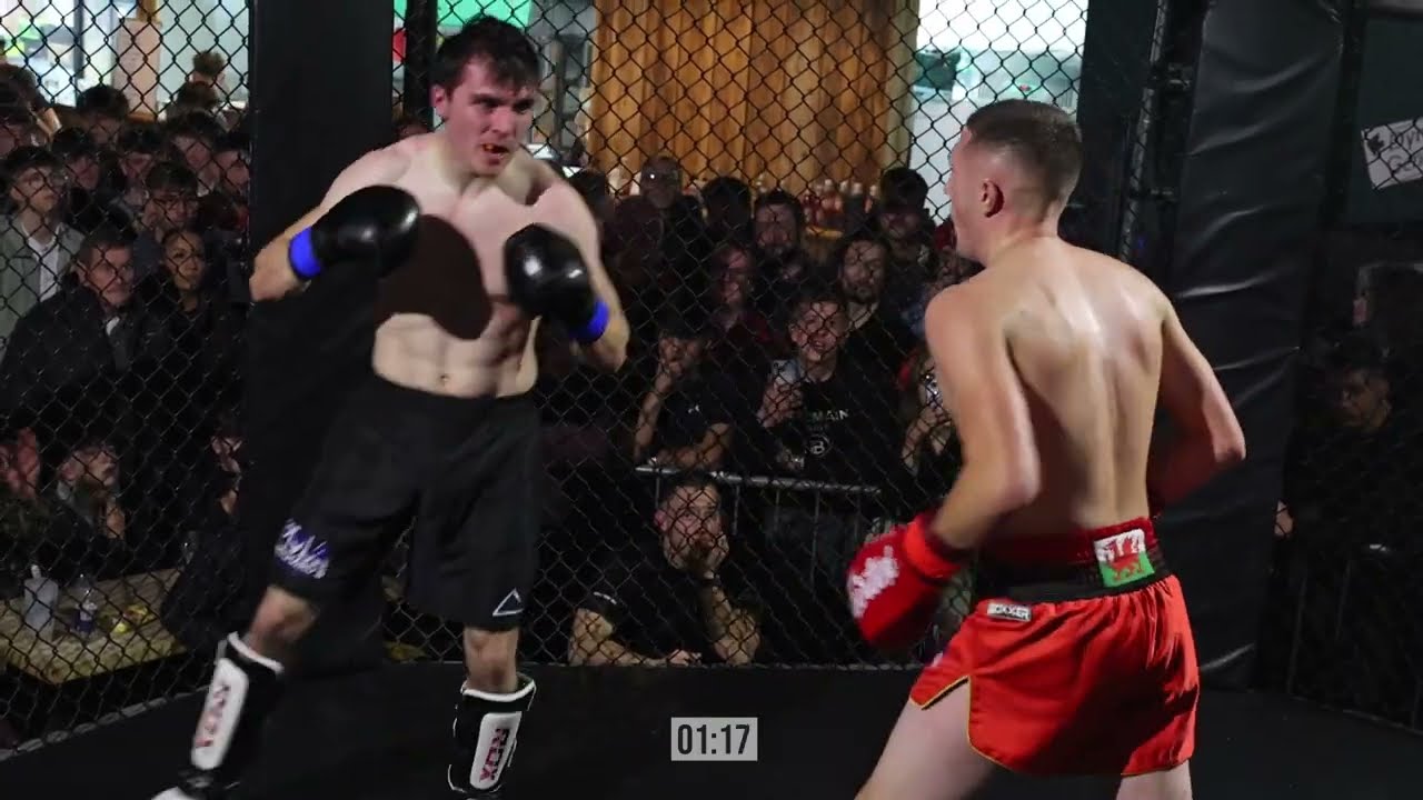 Carwyn Jones vs Aron Griffith - Kickboxing