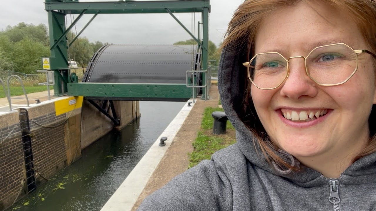 Solo Boating and going through a radial lock!!
