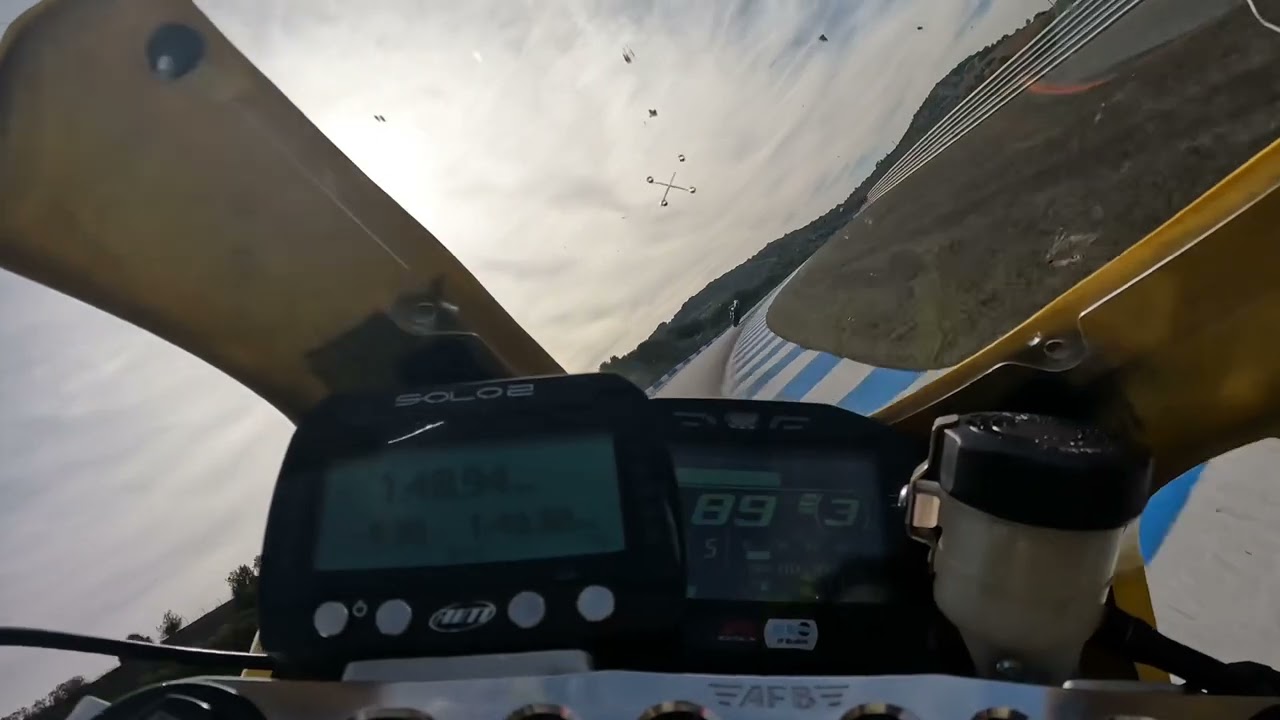 Jerez onboard Suzuki GSXR1000 L7 chasing Mikey Hardie on the 2022 Yamaha R1. Best lap 1:47 and 1:48