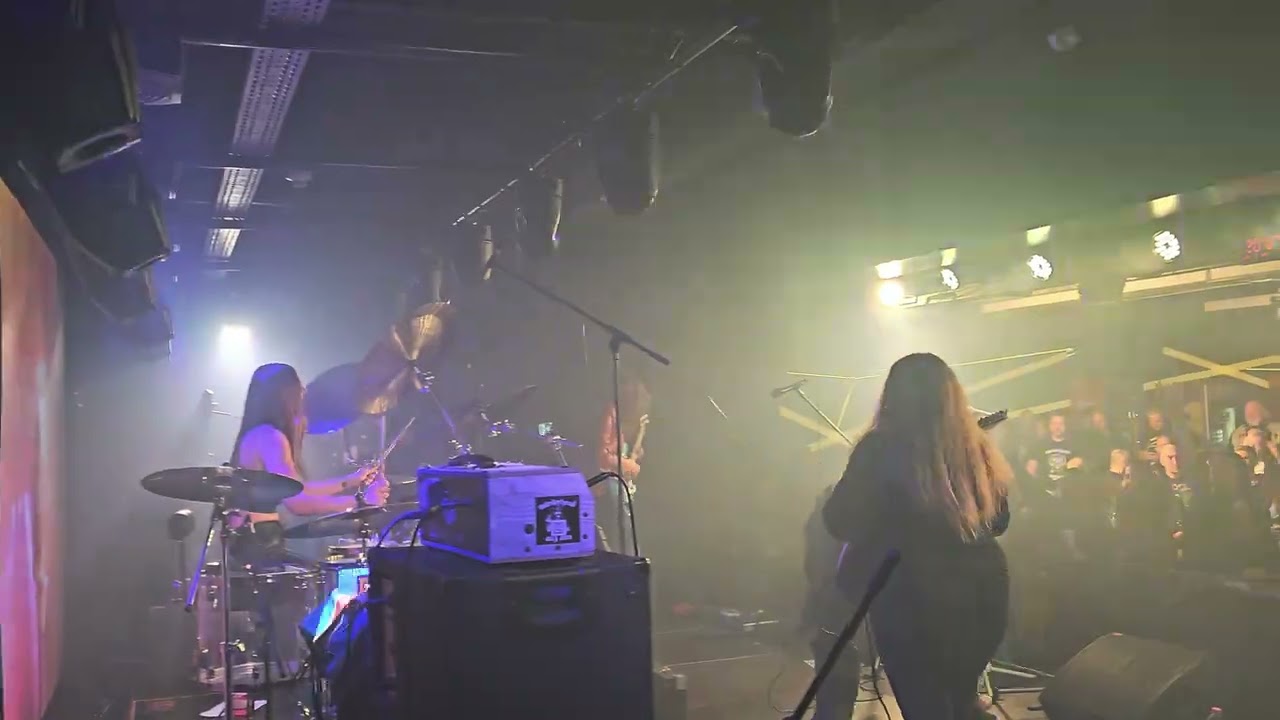 Sister BIG - Bomber & The chase is better than the catch - Budapest (2025.12.29.)