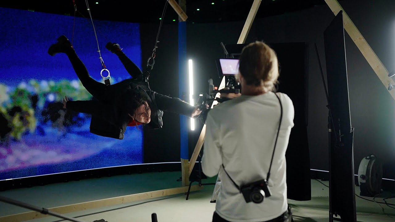 We tried to film on a LED Volume and this is what happened.