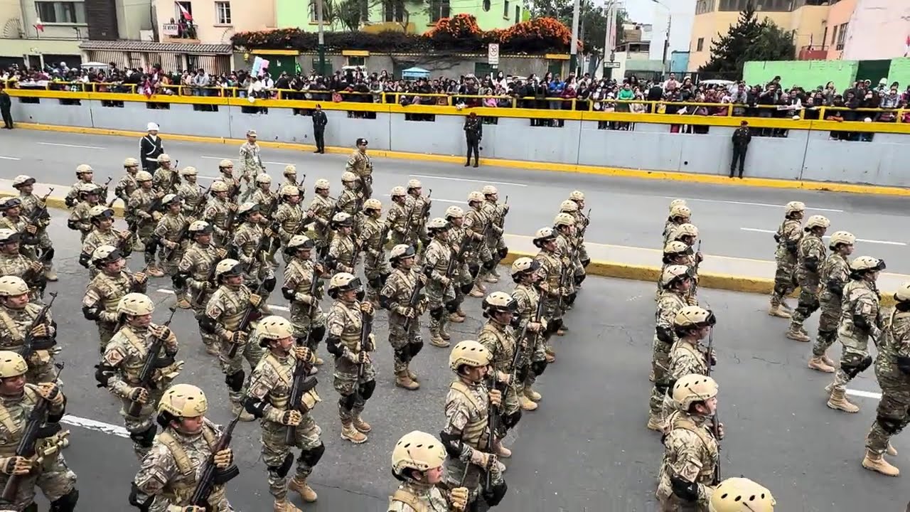 Comando Femenino del Ejercito Peruano. #28dejulio #fiestaspatrias #pnp