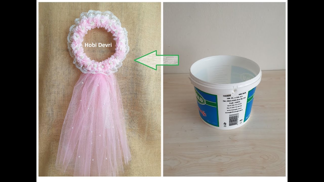 Making Door Wreath With Plastic, Baby Shower Decor, Recycle İdeas, Yoğurt Kovasından Bebek Kapı Süsü