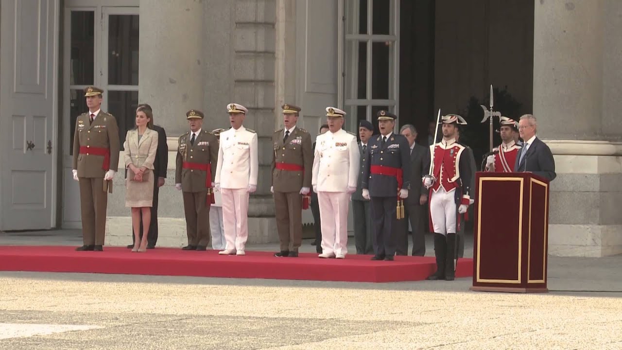 Salutación de las FAS y la Guardia Civil al Rey