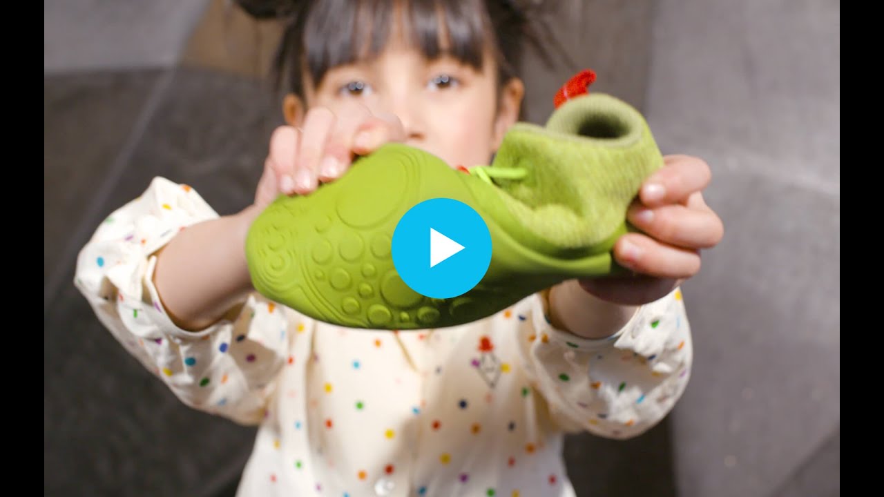The Affenzahn barefoot shoes are ideal companions for young adventurers. Discover their functions!
