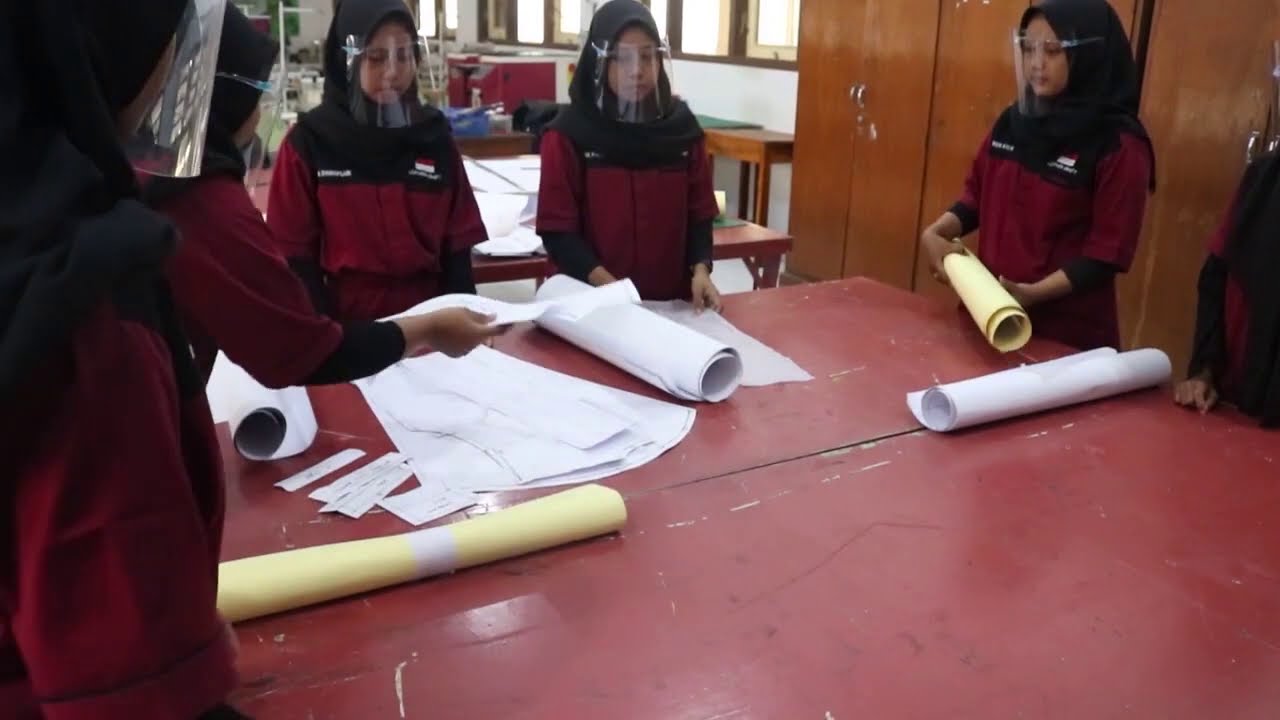 1. MEMBUAT POLA PRODUK BUSANA JAKET KULIT Oleh MAS SITI DJULAEHA