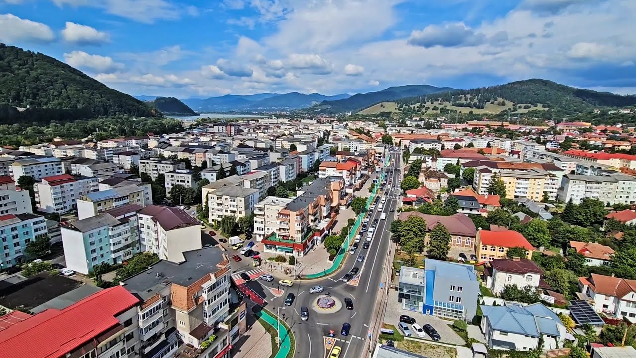 O călătorie cu telegondola, deasupra orașului Piatra Neamț