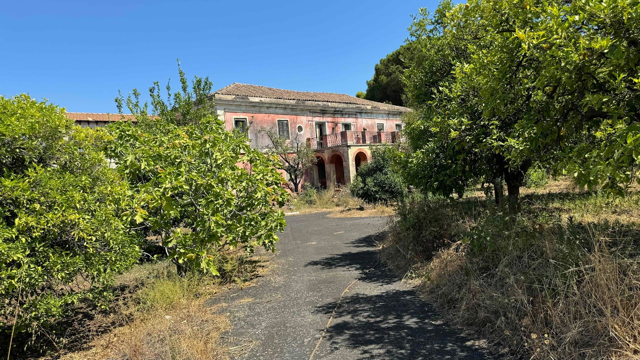 CASA DI LUSSO ARREDATA ABBANDONATA