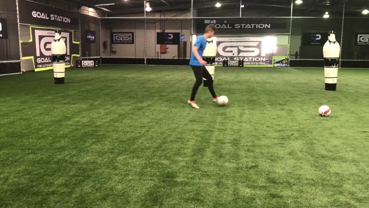 Individual football session for a centre forward
