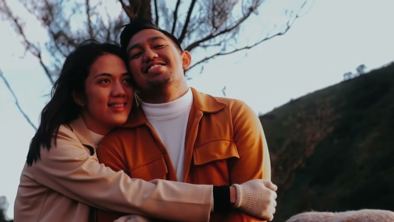 Couple Travel Vlog : Menikmati Keindahan Bromo, Sunrise, Lautan Pasir & Petualangan ❤️