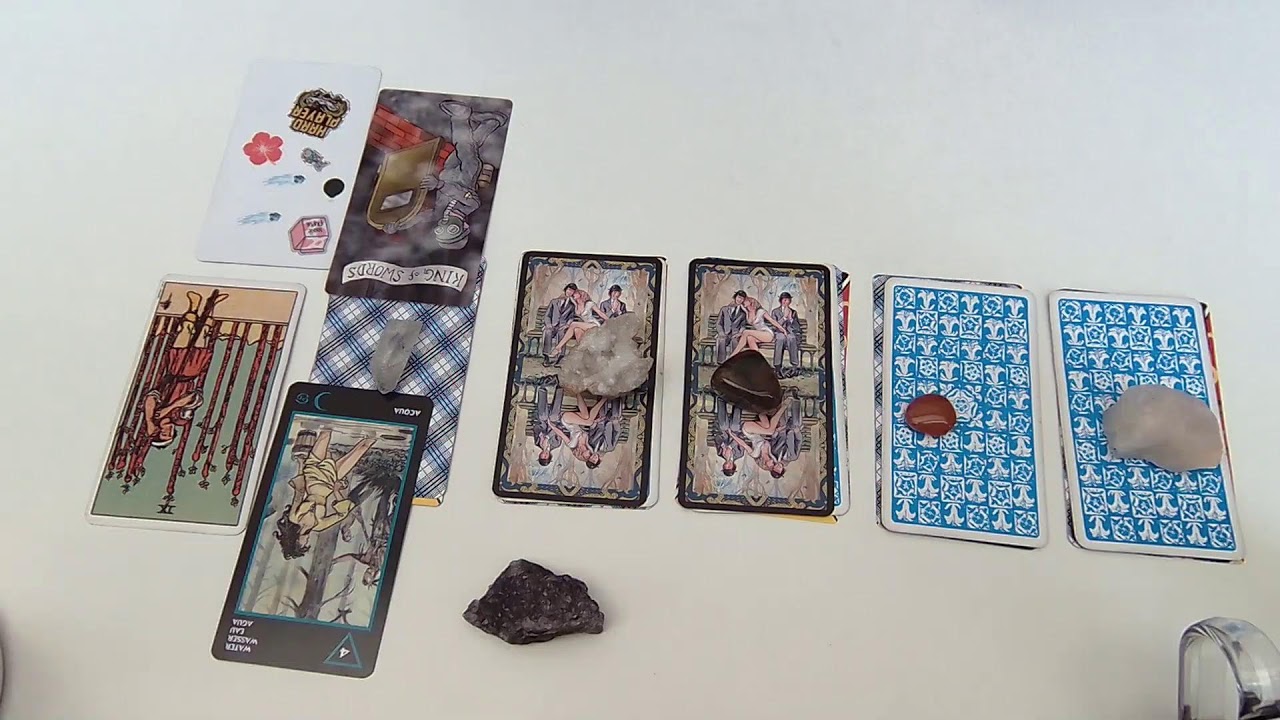 What are they feeling and thinking about you ? ( Love & Platonic ) - Pick A Card ✨ Tarot Reading ✨