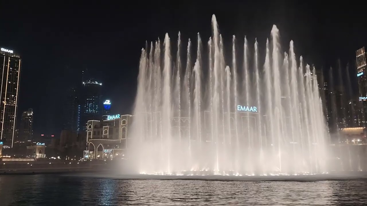 Dubai dancing fountain