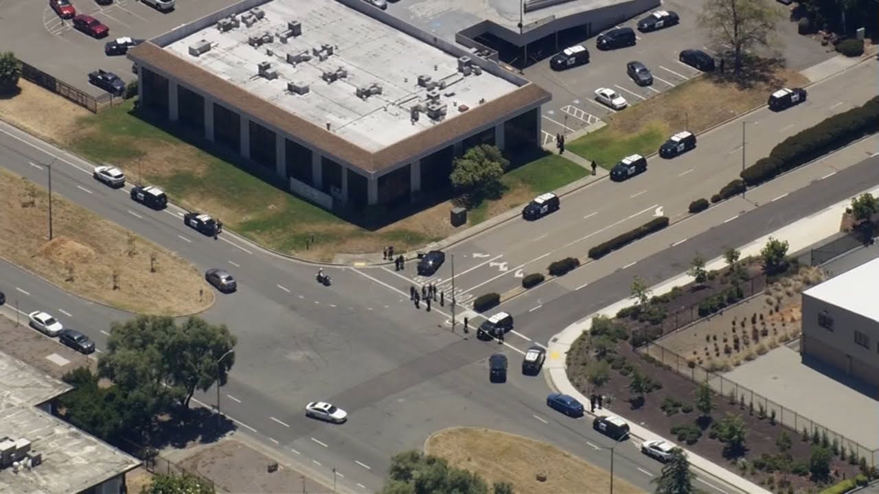 Parole agent fatally shot in Oakland, suspect in custody, authorities say