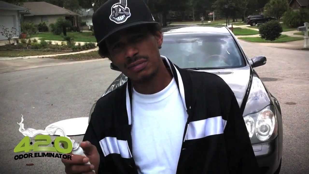 Layzie Bone of Bone Thugs N Harmony using Spray 420 (2013)
