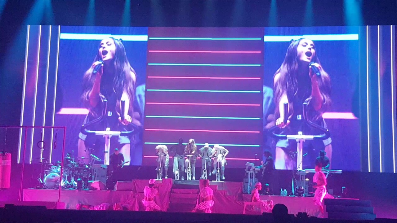 Ariana Grande - Side to Side (Live in Rio)