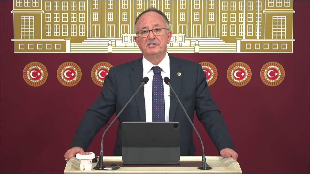 Antalya Milletvekilimiz Şerafettin Kılıç, basın açıklaması gerçekleştiriyor.