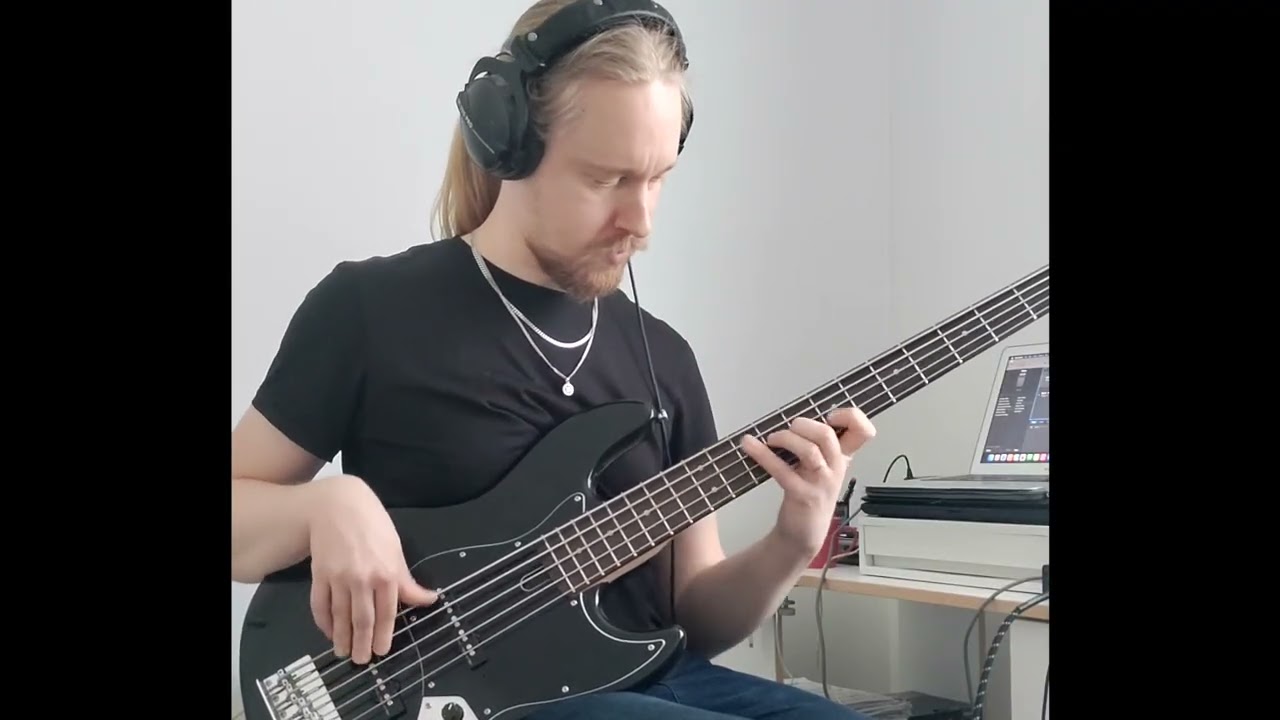 Fusion style bass solo by Joonas Tuuri