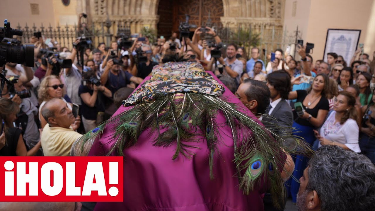 Los momentos más emotivos de la despedida a María Jiménez entre aplausos y cante flamenco en Sevilla