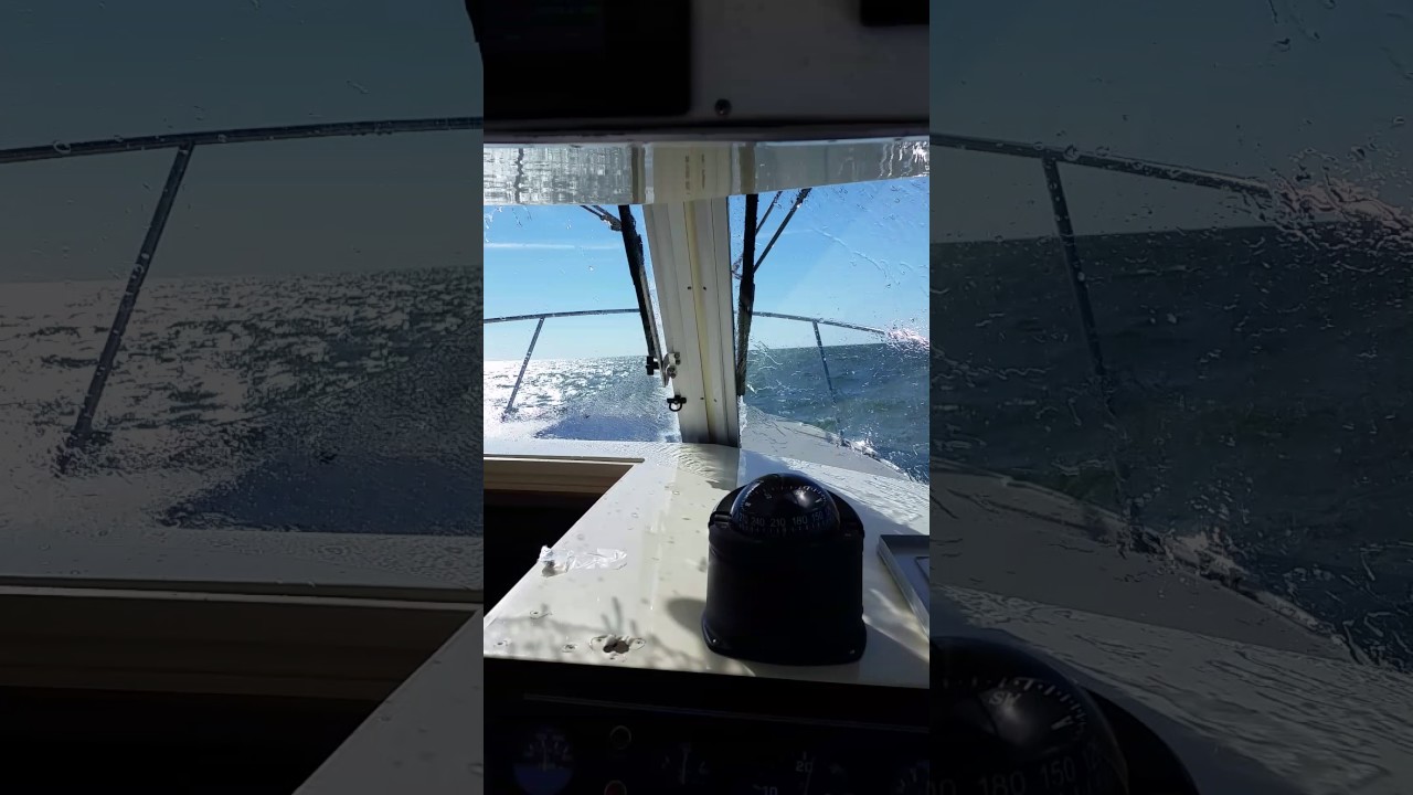 Albin 28 TE cruising in sloppy sea
