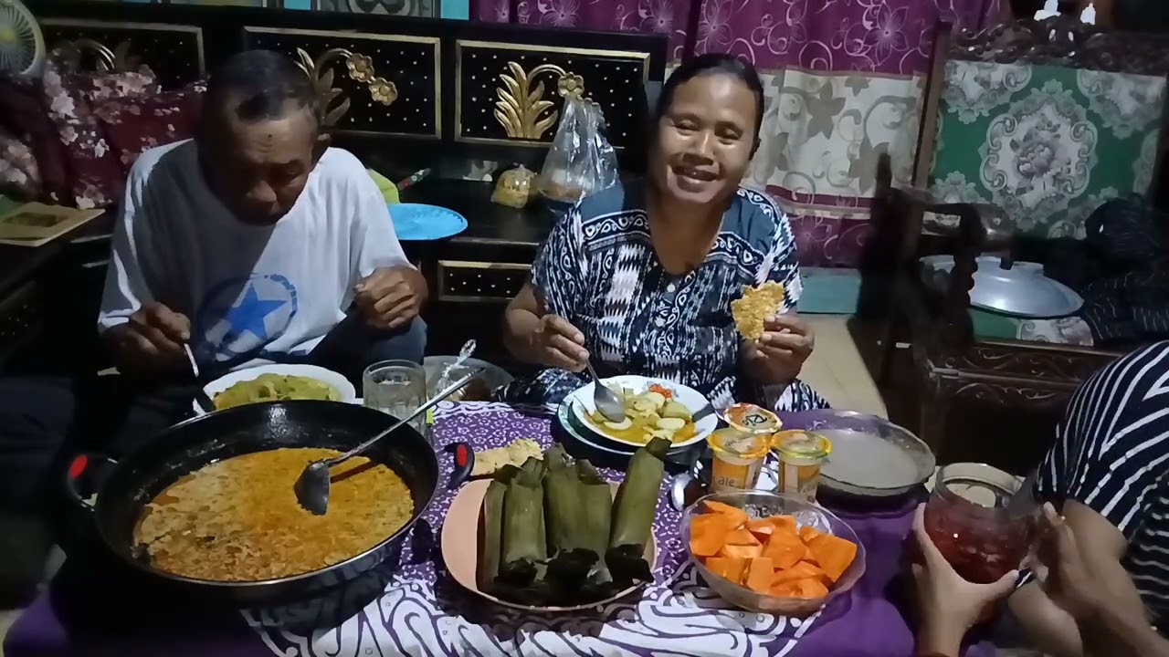 BUKA PUASA DENGAN MENU LONTONG SAYUR